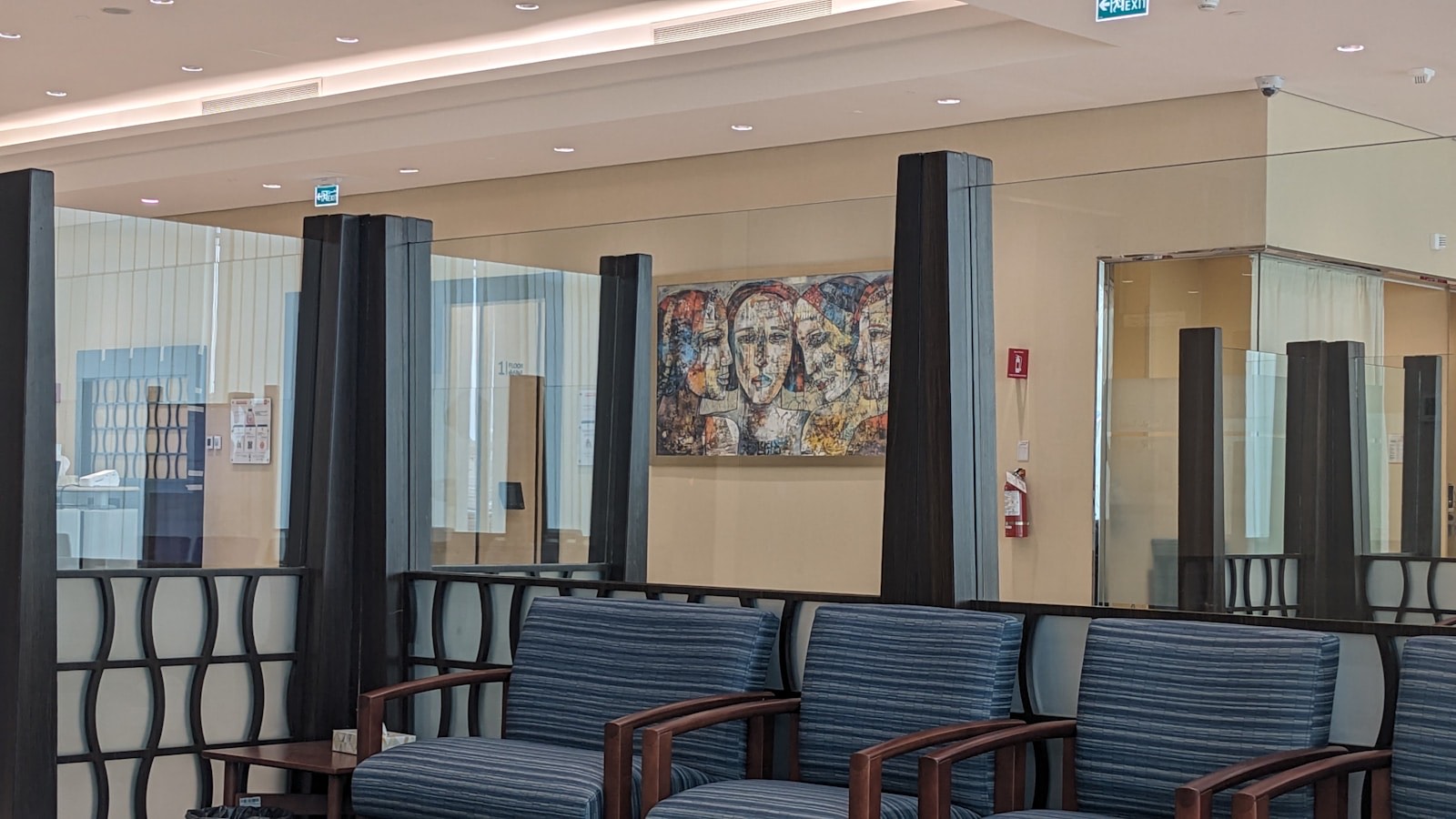 The waiting area at Lakeside Spine & Wellness
